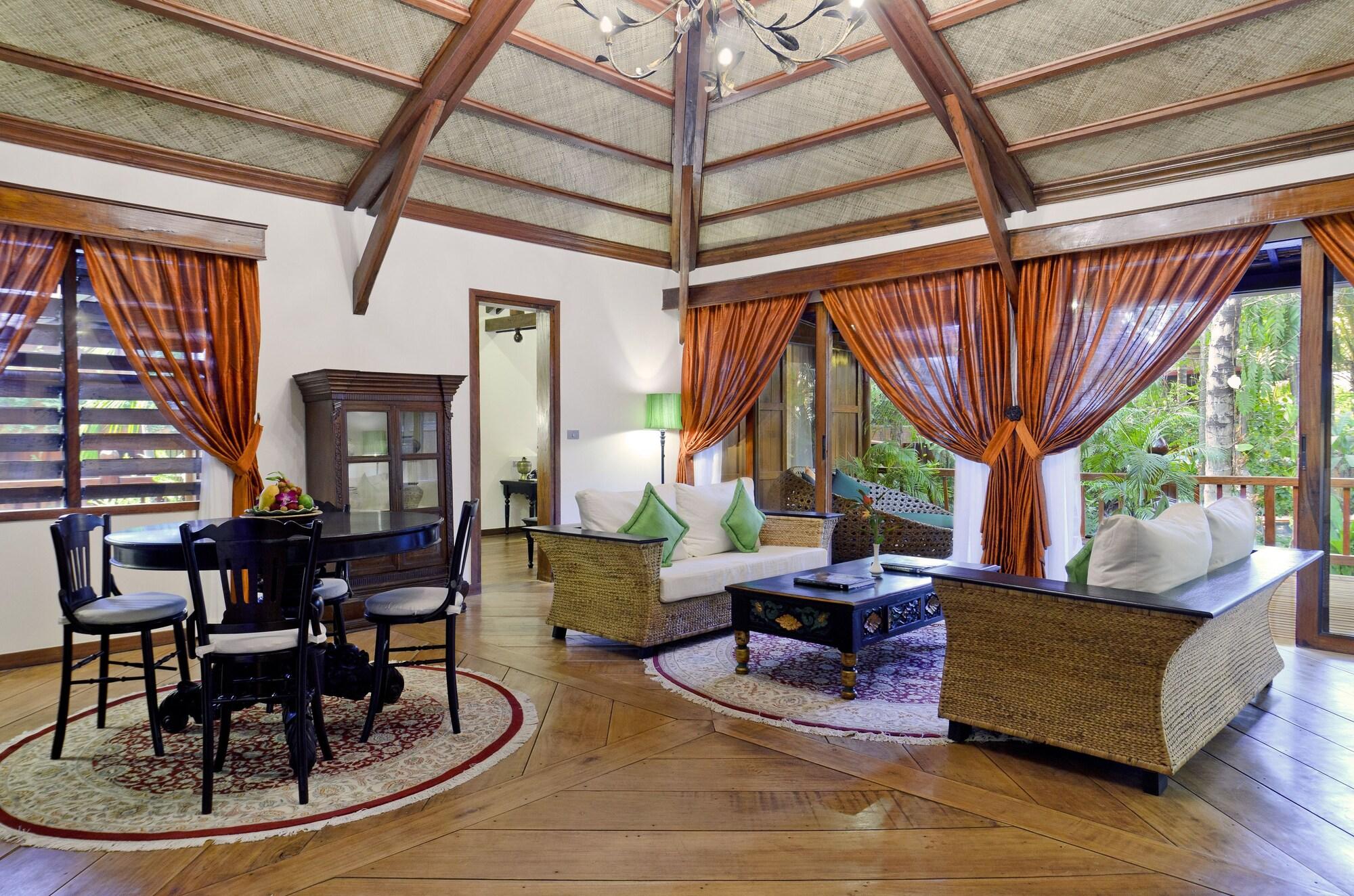 Angkor Village Hotel Siem Reap Eksteriør bilde The interior of a villa at the resort