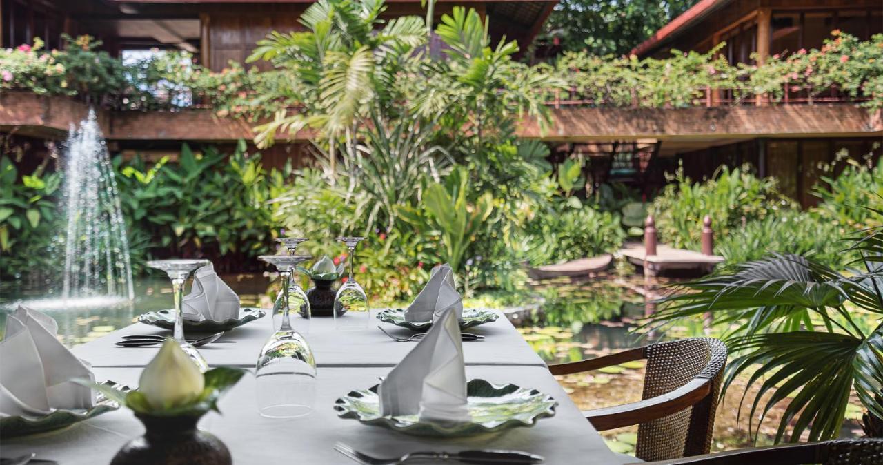 Angkor Village Hotel Siem Reap Eksteriør bilde The restaurant