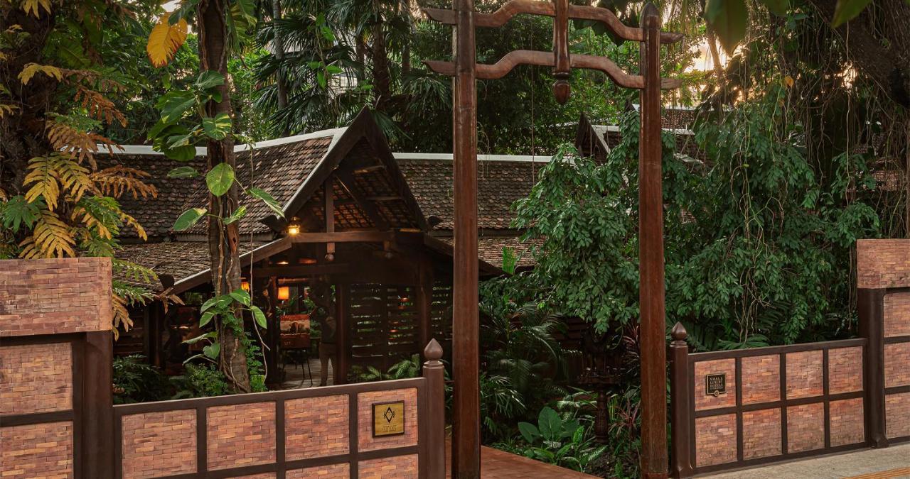 Angkor Village Hotel Siem Reap Eksteriør bilde Entrance to a traditional Thai house