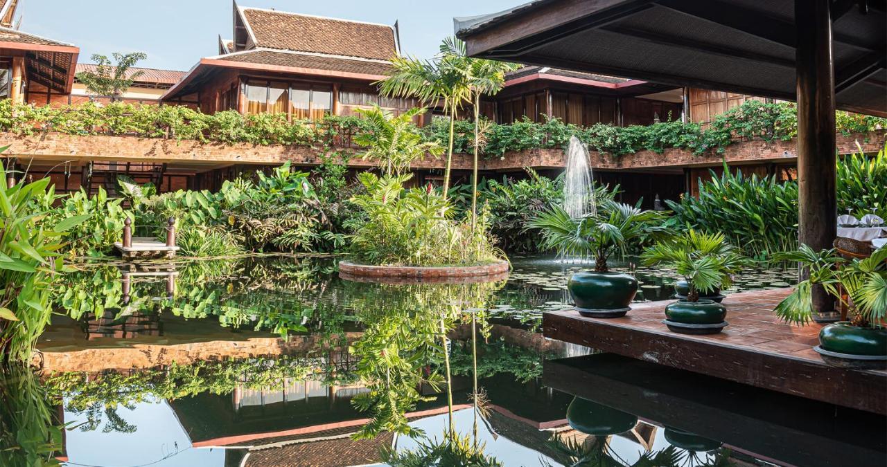 Angkor Village Hotel Siem Reap Eksteriør bilde The resort's main building