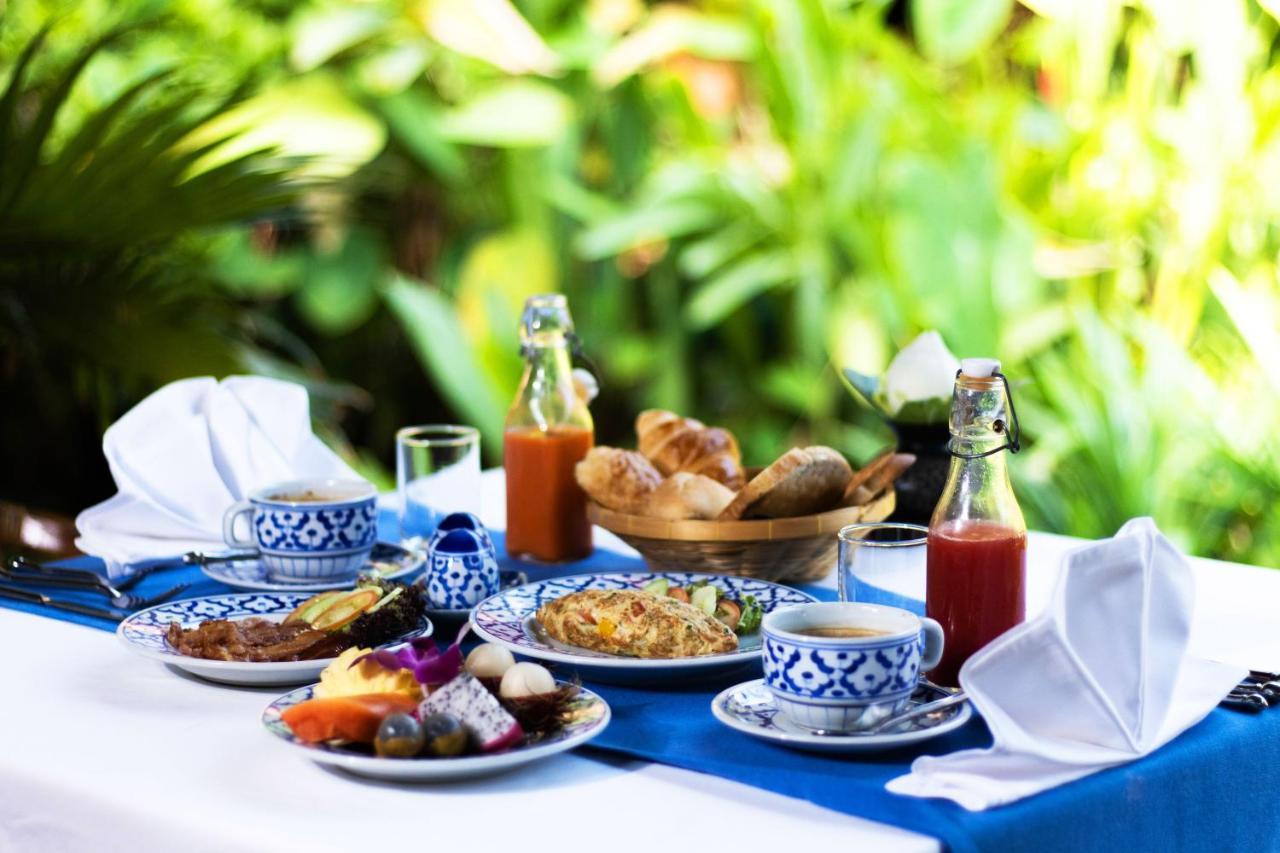 Angkor Village Hotel Siem Reap Eksteriør bilde Thai breakfast